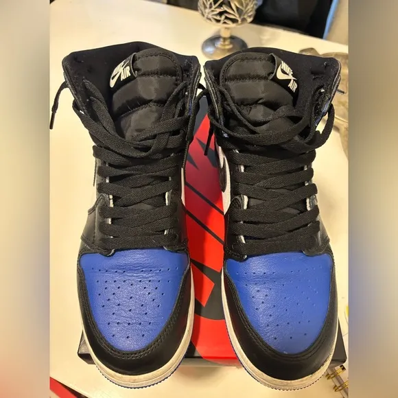 Nike Air Jordan Men's Black and Blue Sneakers