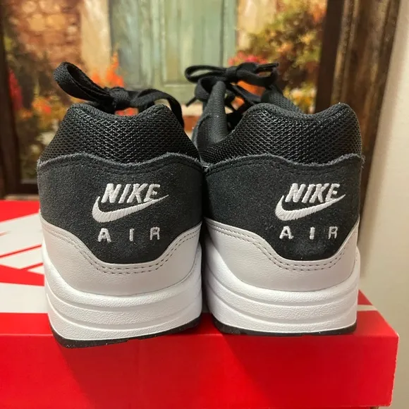 Nike Air Max 1 Essential Off Noir Vast Grey sneakers
