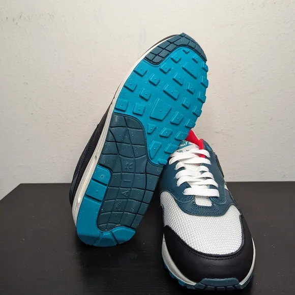 Nike Air Max 1 Lebron James Liverpool FC Shoes FB8914-100 Men's Size 8 Women 9.5