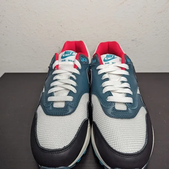 Nike Air Max 1 Lebron James Liverpool FC Shoes FB8914-100 Men's Size 8 Women 9.5