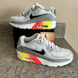 Nike Air Max 90 Size 4Y / Women Size 5.5 Grey Gradient Cassette DR8924-001 Shoes