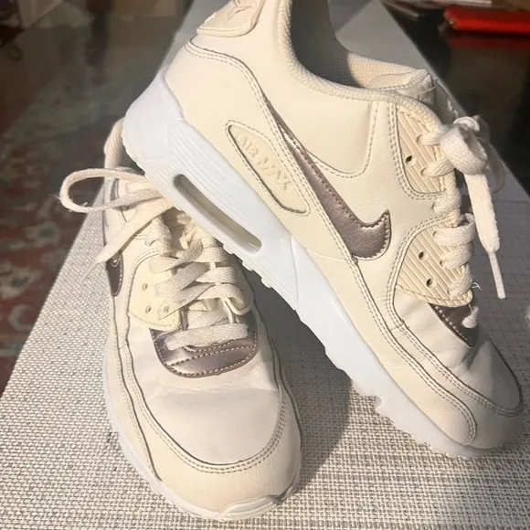 Nike Air Max 90 Woman's size6.5US/ 39EUR running shoes DX0115 101