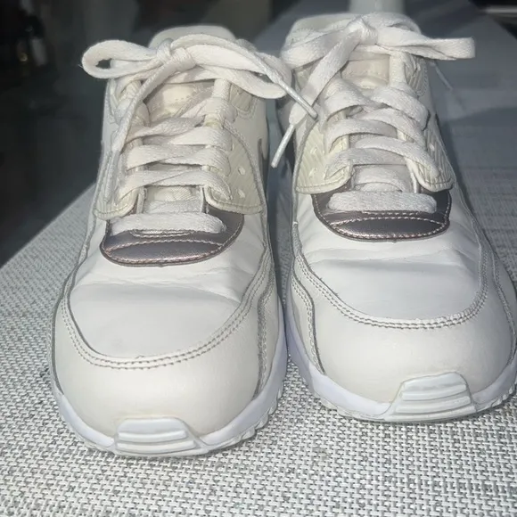 Nike Air Max 90 Woman's size6.5US/ 39EUR running shoes DX0115 101