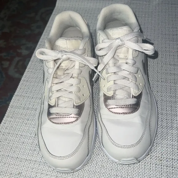 Nike Air Max 90 Woman's size6.5US/ 39EUR running shoes DX0115 101