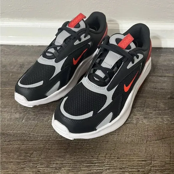 Nike Air Max Bolt (GS) Grey/Bright Crimson Shoe Size 7Y/Women's 8.5 CW1626-005