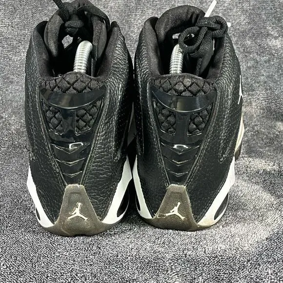 Nike Air Jordan B Loyal Basketball Shoes White Black Gold, Boy size 7Y/ Women sz
