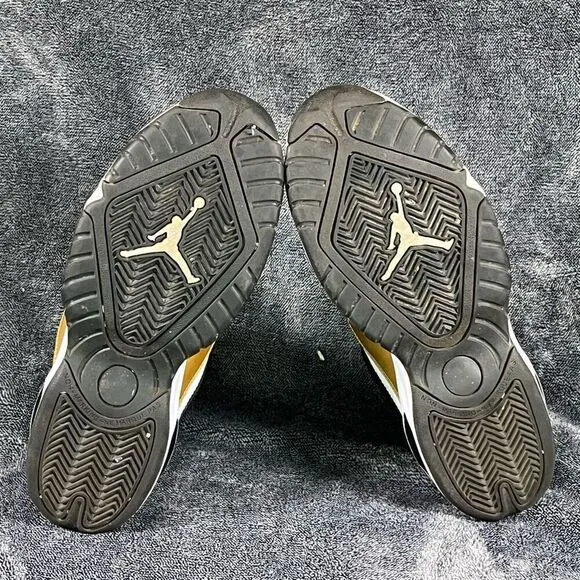 Nike Air Jordan B Loyal Basketball Shoes White Black Gold, Boy size 7Y/ Women sz