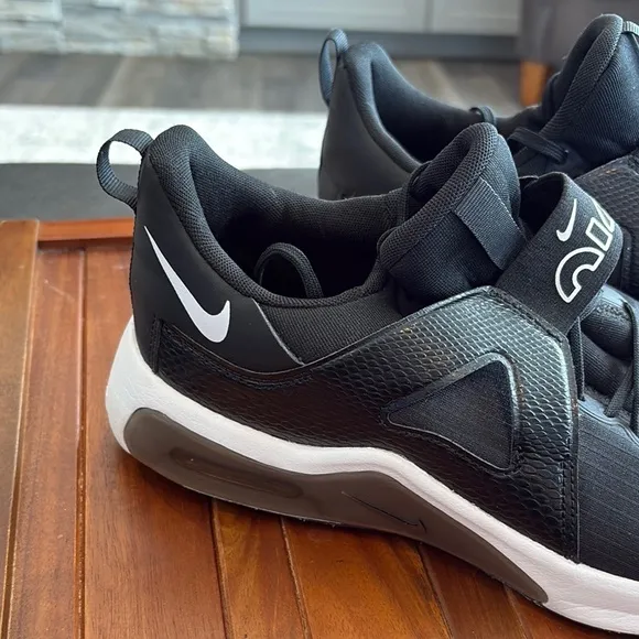 Nike Airmax Black and White Athletic Shoes
