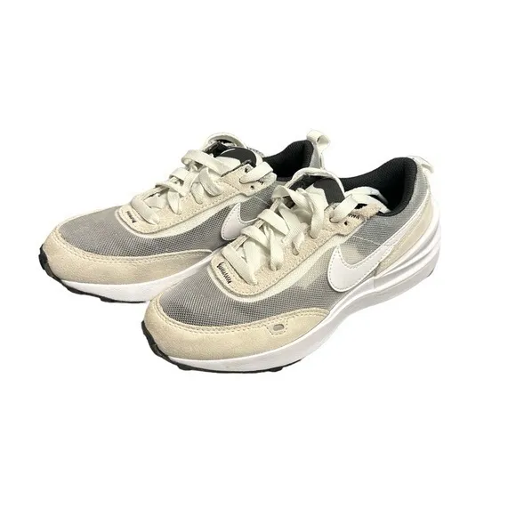NIKE BIG KIDS' WAFFLE ONE CASUAL SHOES. Boy Sz 1.