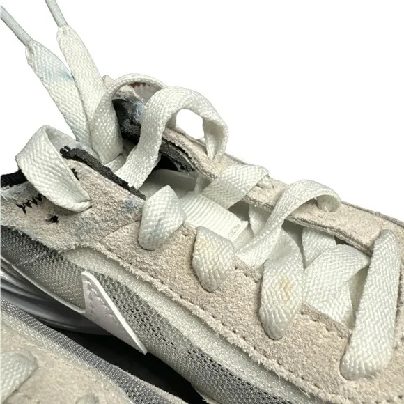 NIKE BIG KIDS' WAFFLE ONE CASUAL SHOES. Boy Sz 1.