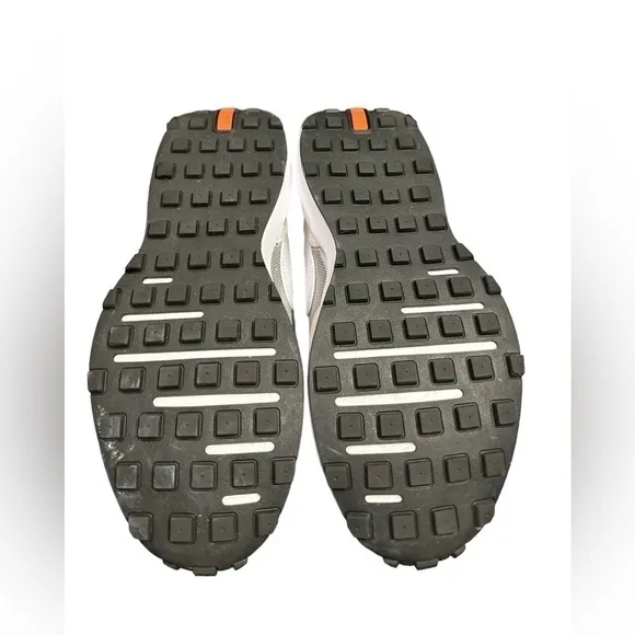 NIKE BIG KIDS' WAFFLE ONE CASUAL SHOES. Boy Sz 1.