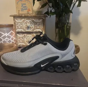 Nike Black and Gray Athletic Shoes with Sleek Design