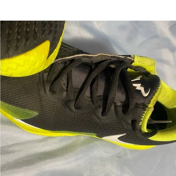 Nike Black and Green Athletic Shoes with Breathable Mesh