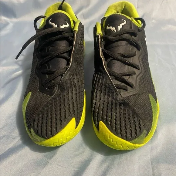 Nike Black and Green Athletic Shoes with Breathable Mesh