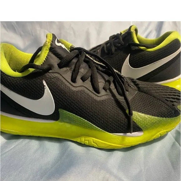 Nike Black and Green Athletic Shoes with Breathable Mesh