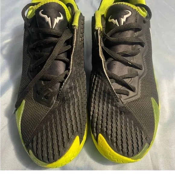 Nike Black and Green Athletic Shoes with Breathable Mesh