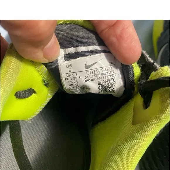 Nike Black and Green Athletic Shoes with Breathable Mesh
