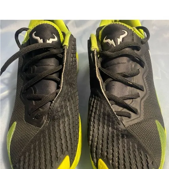 Nike Black and Green Athletic Shoes with Breathable Mesh
