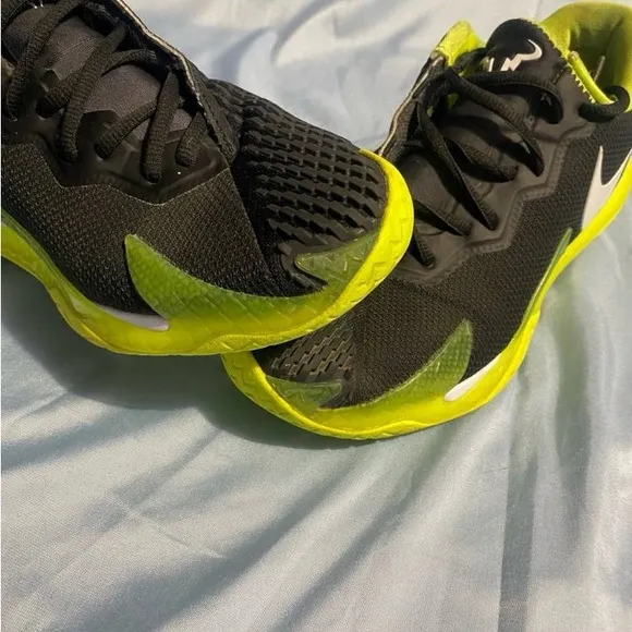 Nike Black and Green Athletic Shoes with Breathable Mesh