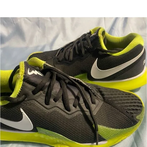 Nike Black and Green Athletic Shoes with Breathable Mesh