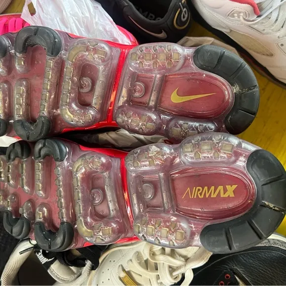 Nike Black and Red Athletic Shoes with Wavy Design Vapormax Plus