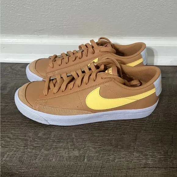 Nike Blazer Low '77 (GS) Amber Brown/Melon Tint Sneaker 7Y/Women 8.5 DA4074 200