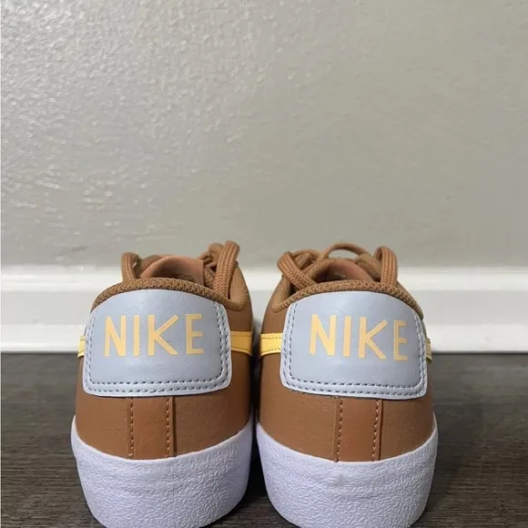 Nike Blazer Low '77 (GS) Amber Brown/Melon Tint Sneaker 7Y/Women 8.5 DA4074 200