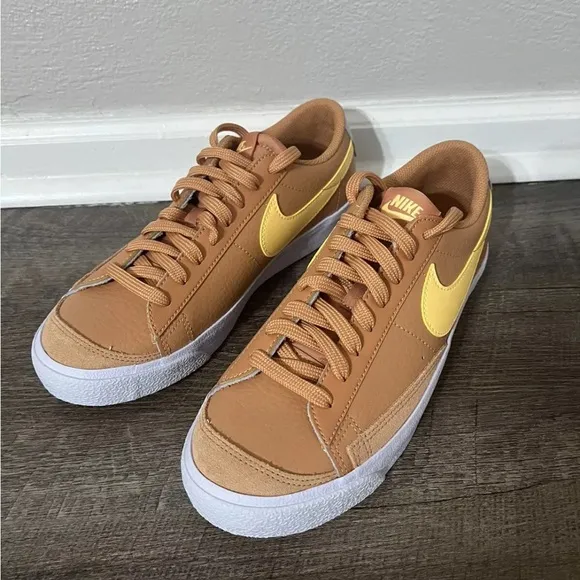 Nike Blazer Low '77 (GS) Amber Brown/Melon Tint Sneaker 7Y/Women 8.5 DA4074 200