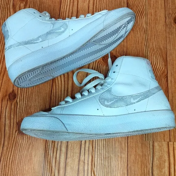 Nike Blazer Mid 77 size 5Y