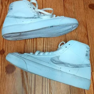 Nike Blazer Mid 77 size 5Y