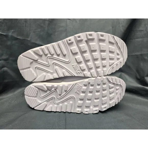 Nike Boys Air Max 90 (GS) Sneakers Leather Triple White Size 6 DISPLAY MODEL!