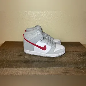 Nike Dunk High SE GS “Athletic Club” Shoes.- Size 5.5Y / 7 for Women.