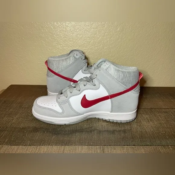 Nike Dunk High SE GS “Athletic Club” Shoes.- Size 5.5Y / 7 for Women.