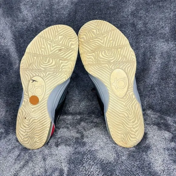 Nike Kevin Durant 7 Basketball Trainers Youth size 7Y/ Women size 8.5