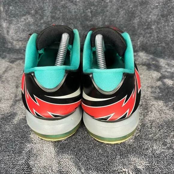 Nike Kevin Durant 7 Basketball Trainers Youth size 7Y/ Women size 8.5