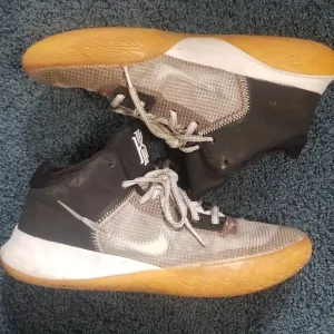 Nike Kyrie Flytrap 4EP Basketball Sneakers. CT1972-006. Released 2022. Size 8.
