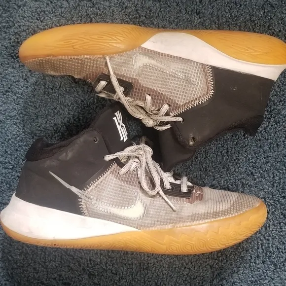 Nike Kyrie Flytrap 4EP Basketball Sneakers. CT1972-006. Released 2022. Size 8.