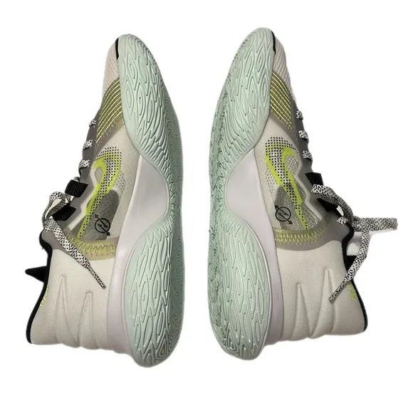 Nike Kyrie Flytrap 5 Men s Size 9.5 White Volt Green White Black Shoes