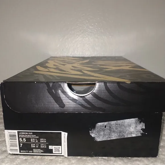 Nike LeBron 17 'Air Command Force' size 5.5y