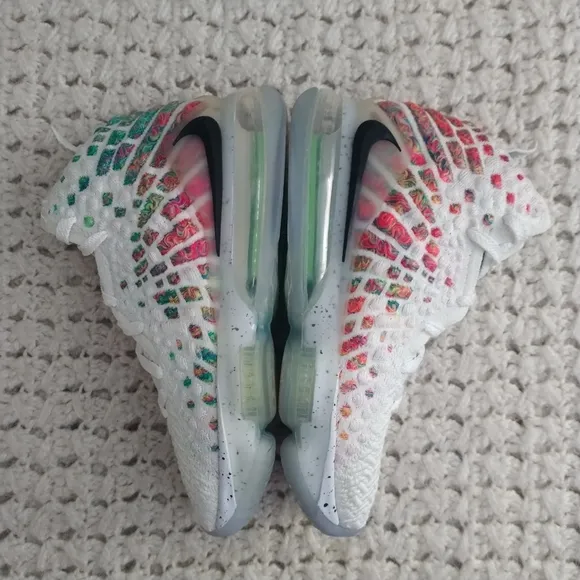Nike LeBron 17 'Air Command Force' size 5.5y