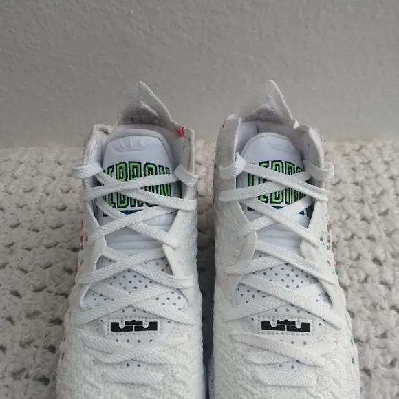 Nike LeBron 17 'Air Command Force' size 5.5y