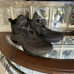 Nike LeBron James Soldier XIV Limited Edition Men's Black Shoes size 11 Like New