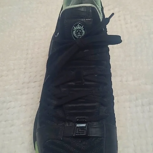 Nike Lebron XVI SB Men's Shoes Sz 10