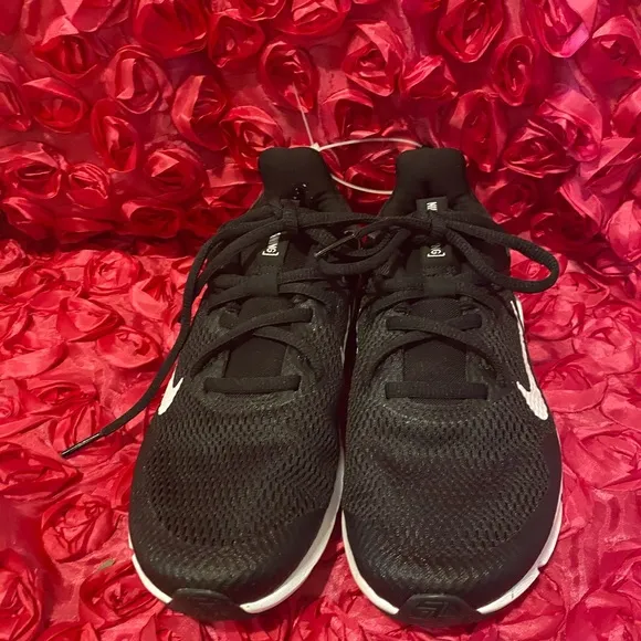 Nike Legend Essential Women's