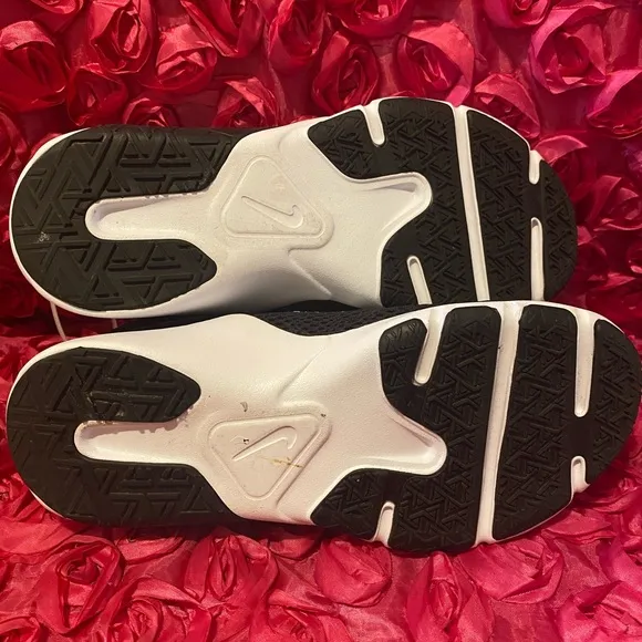 Nike Legend Essential Women's
