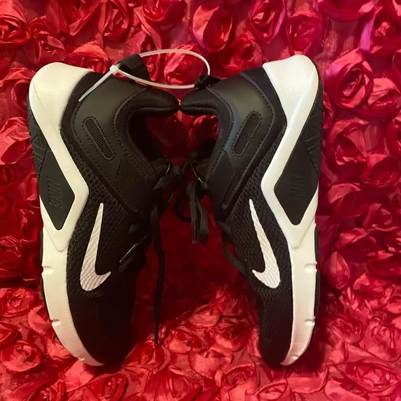 Nike Legend Essential Women's