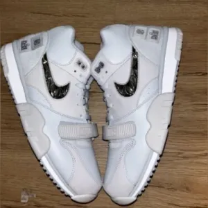 NIKE MENS AIR TRAINER 1 SIZE 9
