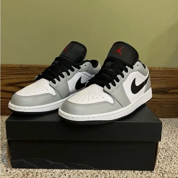 Nike Men's Athletic Shoes - Black and Gray