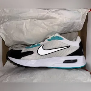 Nike Men's Athletic Shoes - Black, White, and Teal