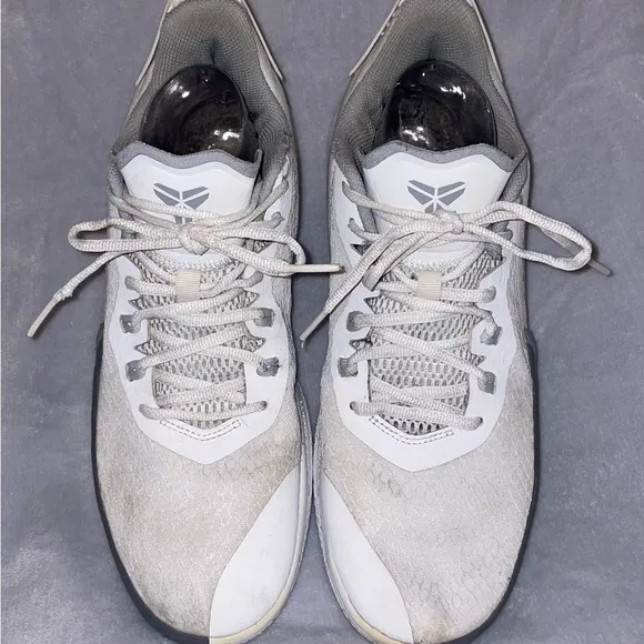 Nike Men’s Kobe Bryant Mamba Fury White/Grey Basketball Athletic Shoes S…